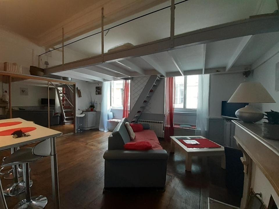 Coquet Studio En Mezzanine Nuit Pour 2 Personnes 圣吉隆 外观 照片