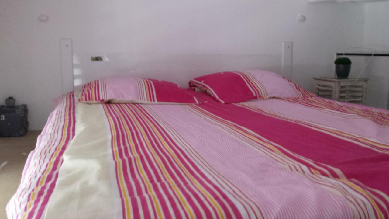 Coquet Studio En Mezzanine Nuit Pour 2 Personnes 圣吉隆 外观 照片