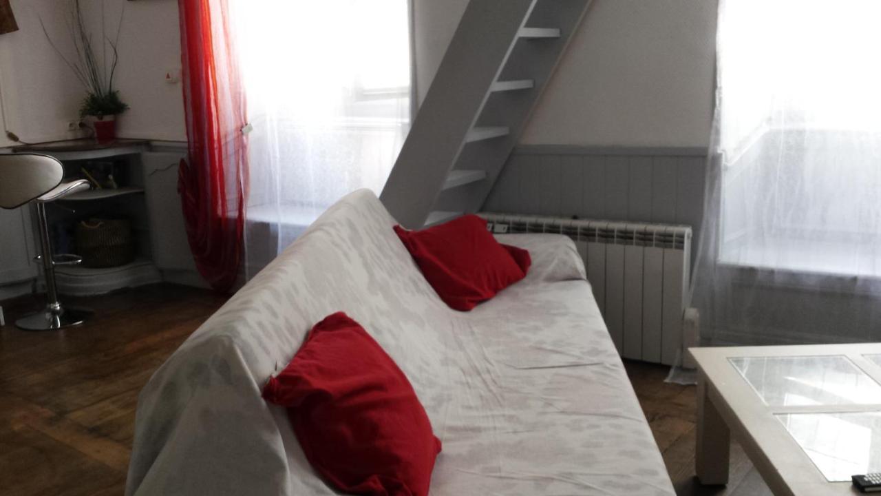 Coquet Studio En Mezzanine Nuit Pour 2 Personnes 圣吉隆 外观 照片
